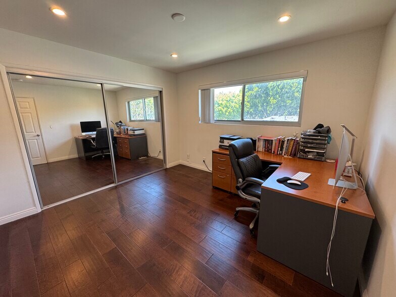 Building Photo - 2309 5th St