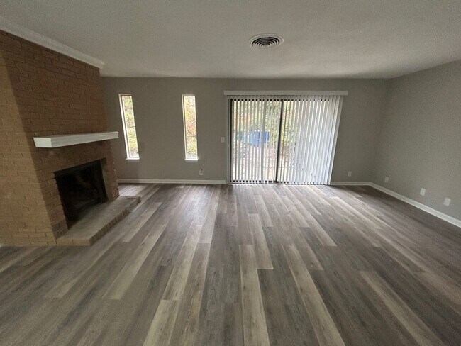 Building Photo - 240 Jamil Rd