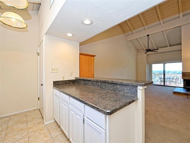 Building Photo - 519 Rock Bluff Dr