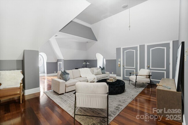 Building Photo - 2310 La Maison Dr