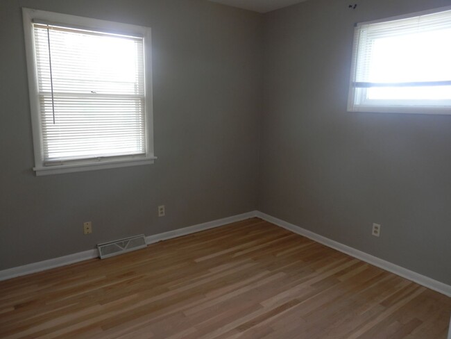 Building Photo - Great 2 Bedroom Duplex In SW Columbia!