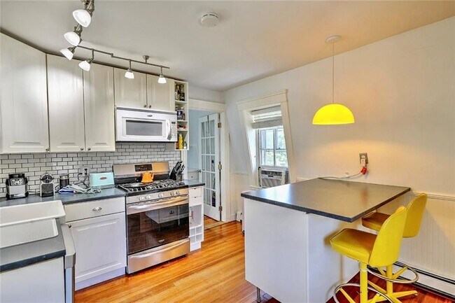 Building Photo - 61 Chapin Ave
