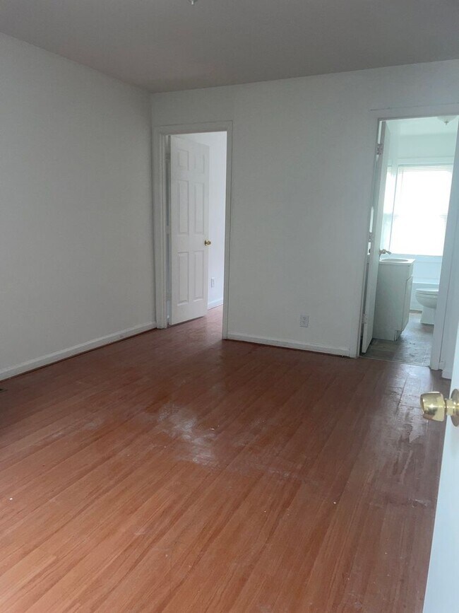 Building Photo - 2432 Etting St