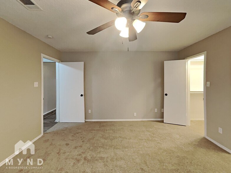 Building Photo - 3528 Park Lake Dr