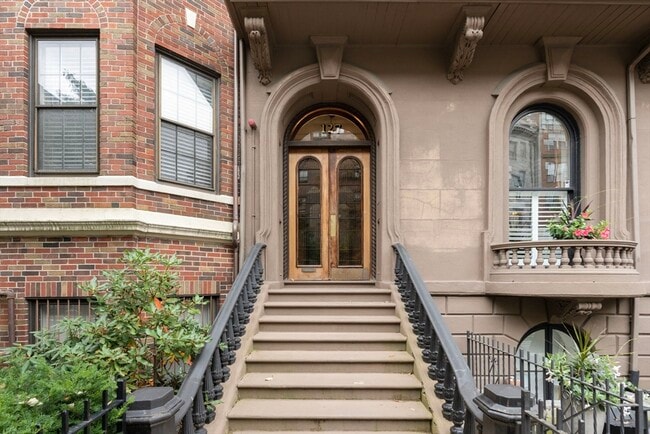 Building Photo - 127 Beacon St
