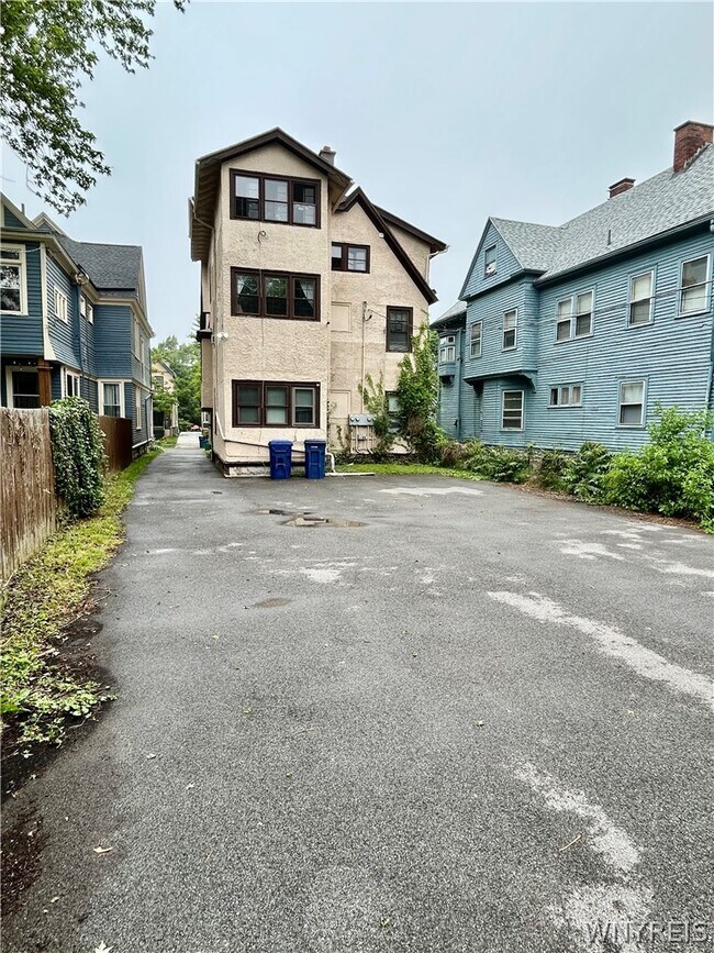 Building Photo - 83 Norwood Ave