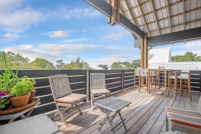 Building Photo - 45 Pine Knoll