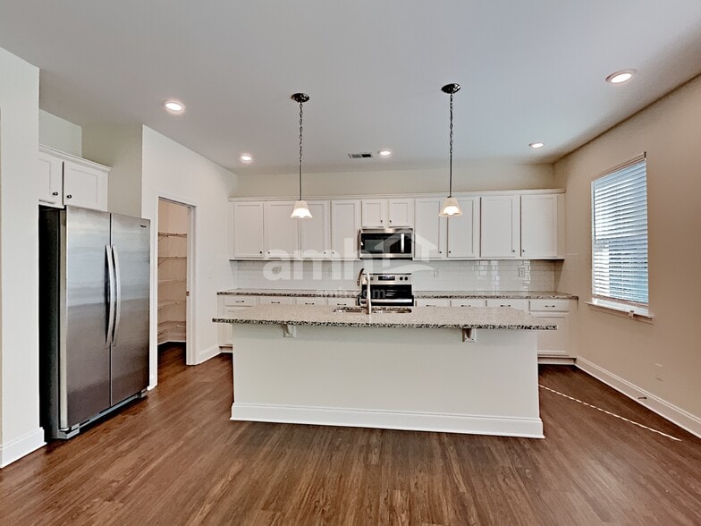Building Photo - 3557 Okelly Dr