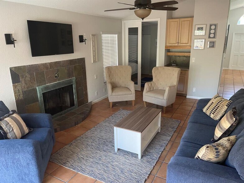 Building Photo - 607 SW 15th St