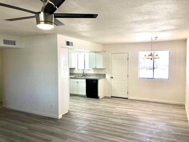 Building Photo - Cute 3 Bedroom Home near Hualapai Mt. School.