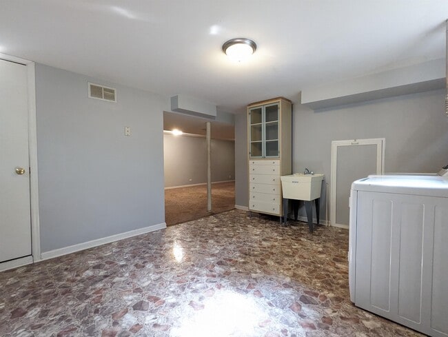 Building Photo - 532 Pleasure Dr