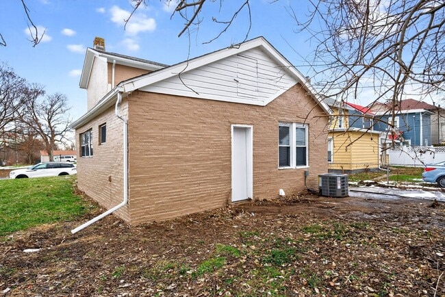 Building Photo - Newly renovated property