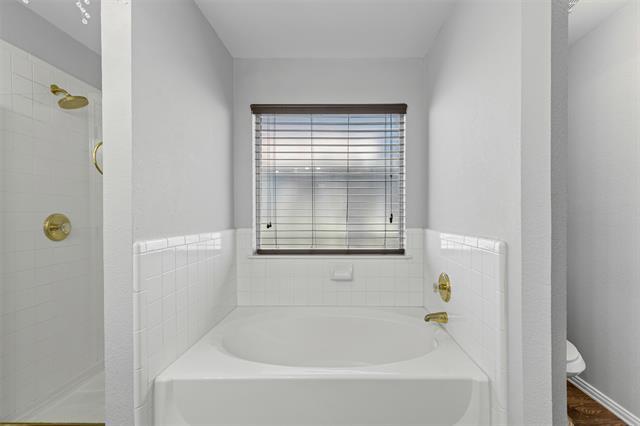 Building Photo - 4215 Bent Oaks Dr