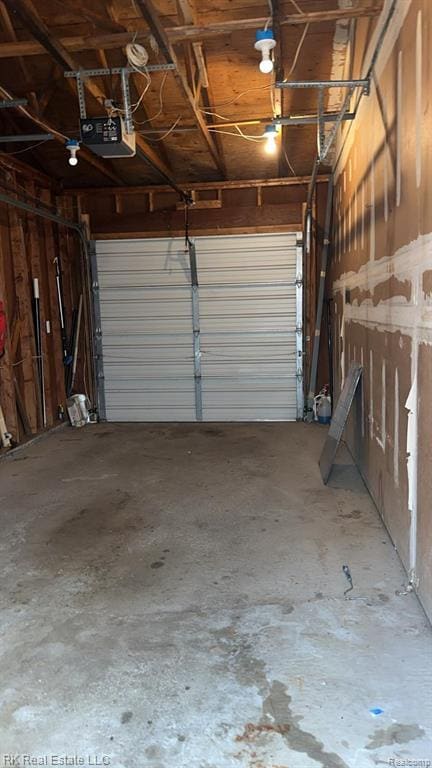 Building Photo - 2824 Roundtree Dr