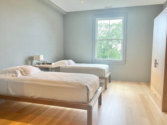 Building Photo - 36 Yuza Mini Ln