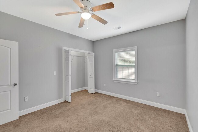 Building Photo - Spacious 4-Bedroom Charleston Home Loaded ...