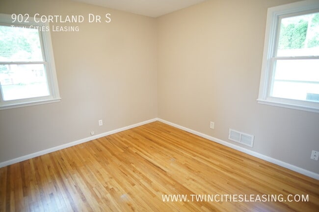 Building Photo - 902 Cortland Dr S