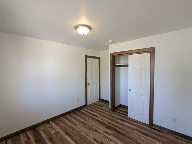Building Photo - Jump Acres