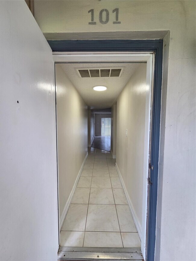 Building Photo - 7901 S Colony Cir