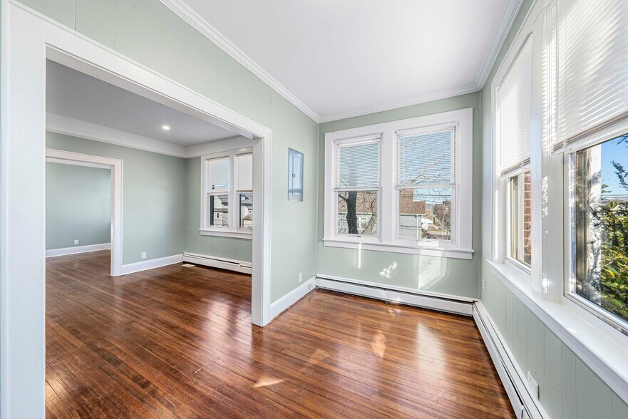 Building Photo - 400 W Elm St