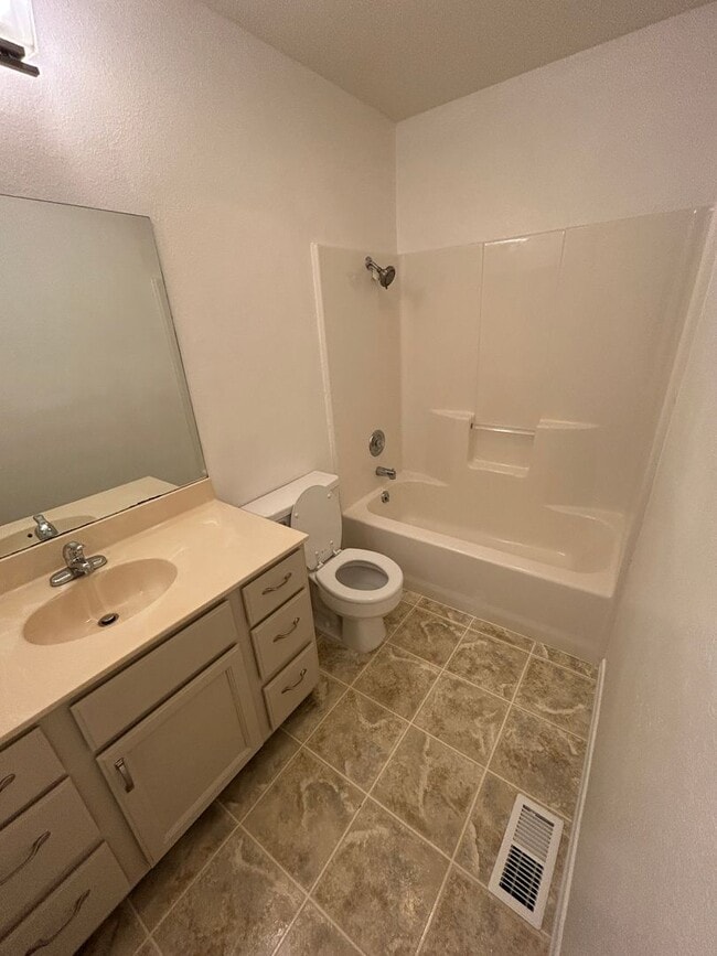 Building Photo - ~5 bedroom in a Picturesque Country Setting~
