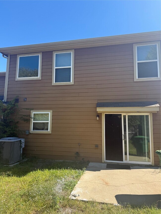 Building Photo - 15326 Trinity Meadow Dr