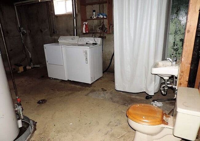 Building Photo - $1,600 | 3 Bedroom, 1 Bathroom House | No ...