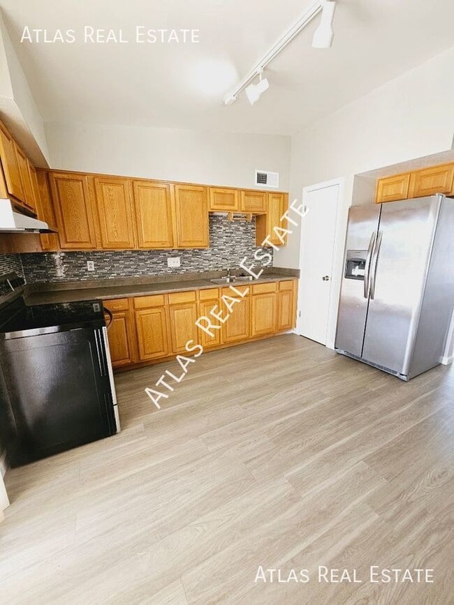 Building Photo - 7015 E Wilshire Dr