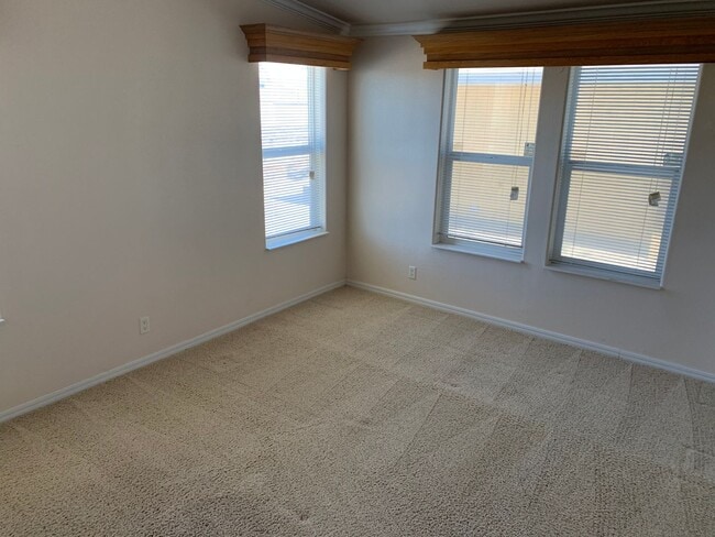Building Photo - MOVE-IN READY!