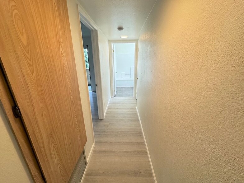 Building Photo - 4633 Vermont Pl