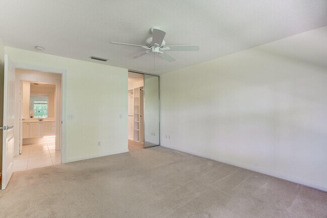 Building Photo - 923 Magdalena Rd