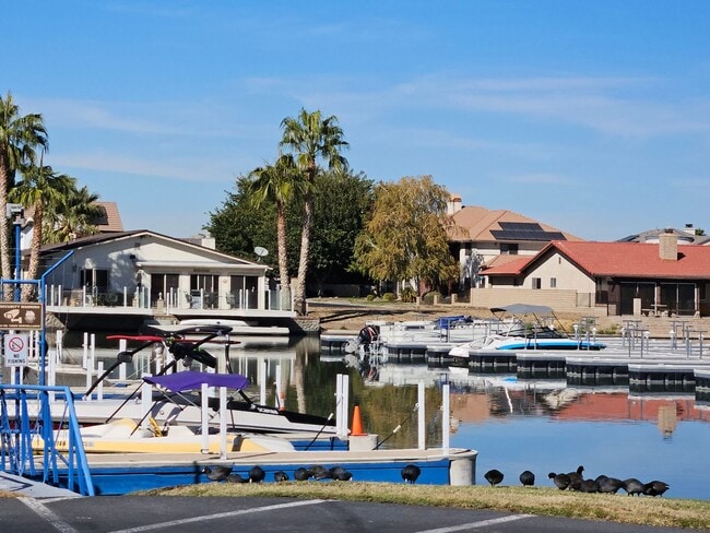 Building Photo - Beautiful condo ready for you to move into!