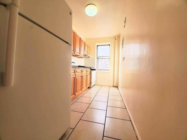 Building Photo - 1 bedroom in BRONX NY 10463