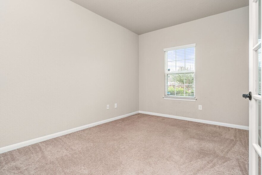 Building Photo - 7911 Deepwell Dr