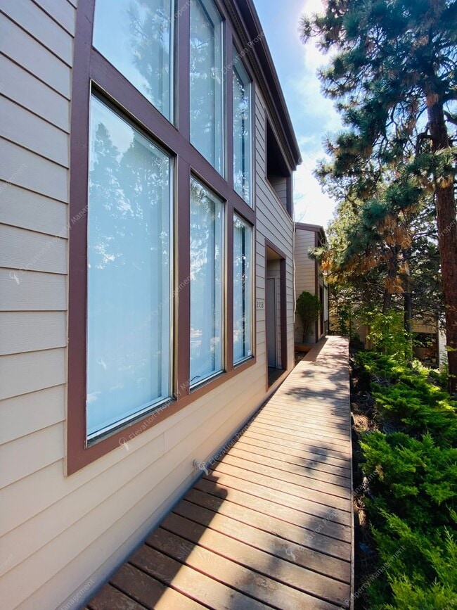 Building Photo - FULLY FURNISHED, 1 BR - 1.5 BA + LOFT CONDO IN NW BEND