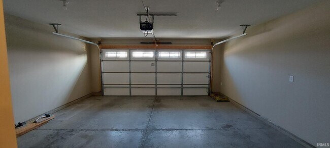 Building Photo - 13575 Crescent Ridge Dr