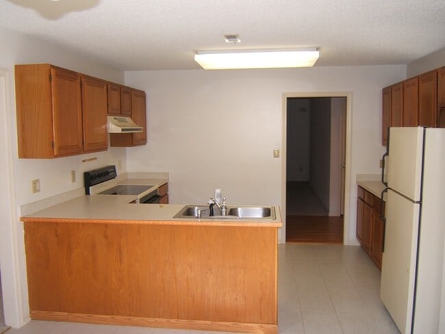 Building Photo - Jan Move In !!! 3BR/2BA Gated Marina Community!