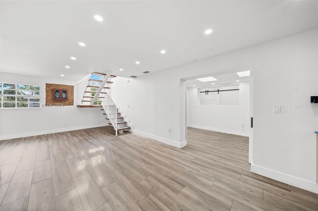 Building Photo - 7520 Hispanola Ave