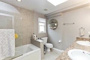 Master bedroom bath - 3636 N Hermitage Ave
