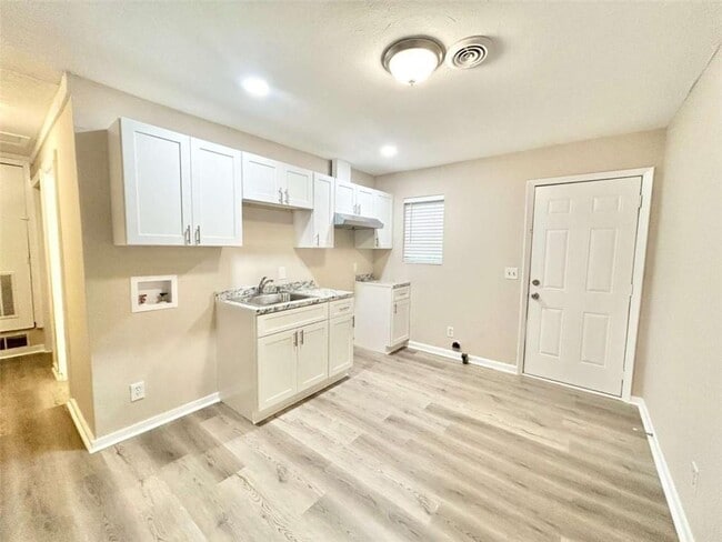 Building Photo - 6454 Raymond Dr