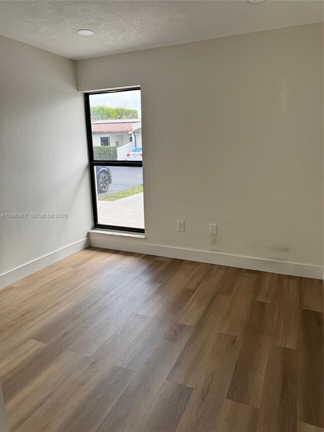 Building Photo - 9425 SW 4th Ln