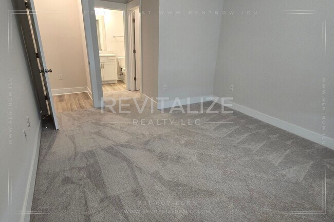 Building Photo - Modern 4BR/3BA Home Near Gulf Shores