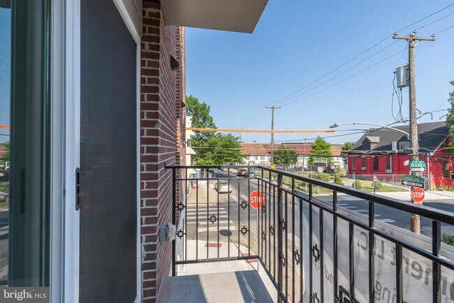 Building Photo - 2500 N Mascher St