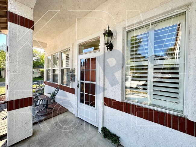 Building Photo - 3059 Carousel Cir