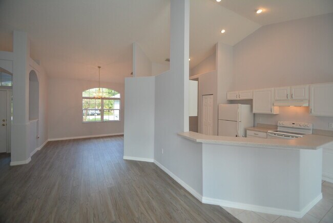 Building Photo - "Charming 3-Bed Oasis in Palm Coast - 1,85...