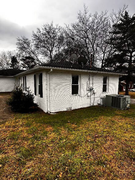 Building Photo - 101 Park Cir