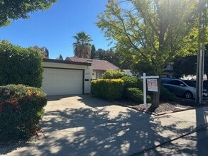 Building Photo - 304 N Riverside Dr