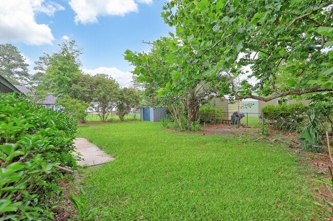 Building Photo - Beautifully Renovated 4-Bedroom, 2-Bath Home with Fenced Backyard