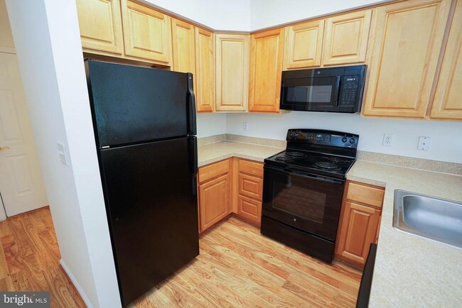 Building Photo - 420 Parkview Ct