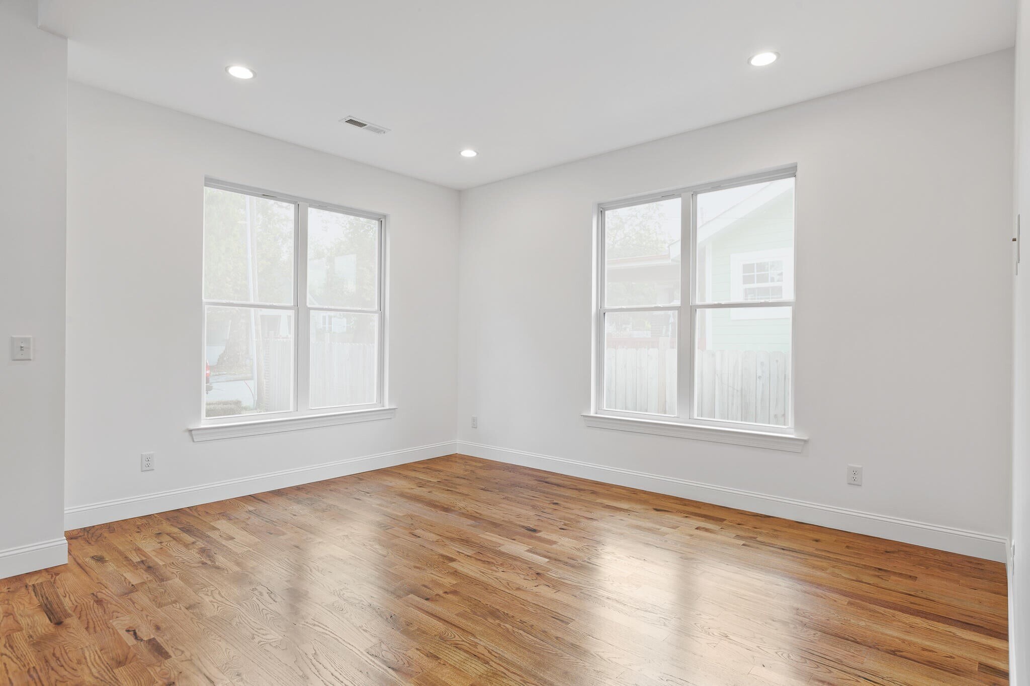 Building Photo - 2006 E 14th St